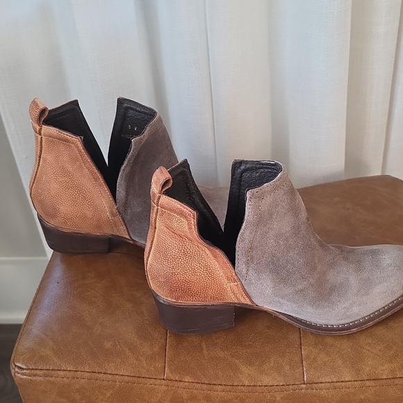 Elegant Tan and Brown Women's Combat Boots - Picture 5 of 5